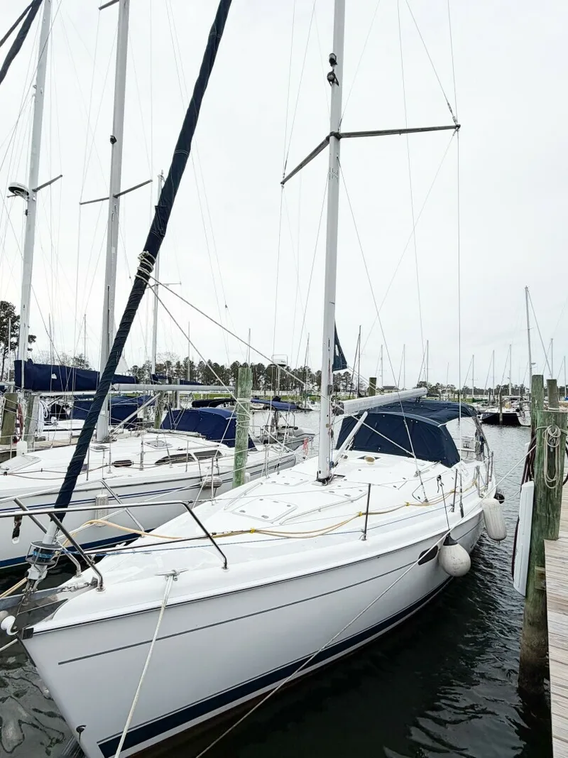 The Image of Hunter 380 2002 - 0
