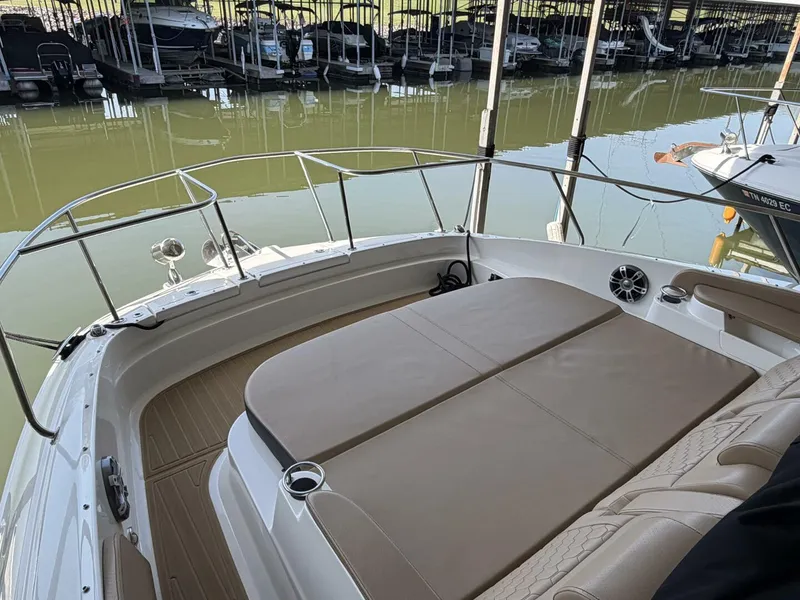 Slide: The Image of Sea Ray Sundancer 320 2023 - 10