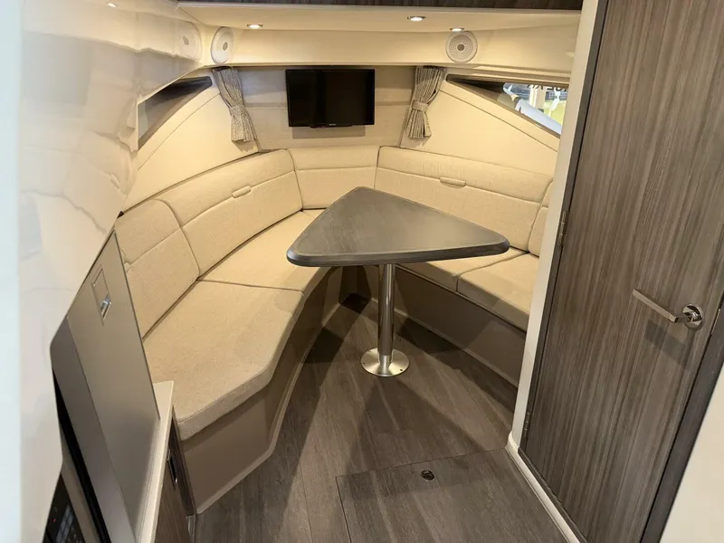 Slide: The Image of Sea Ray Sundancer 320 2023 - 15