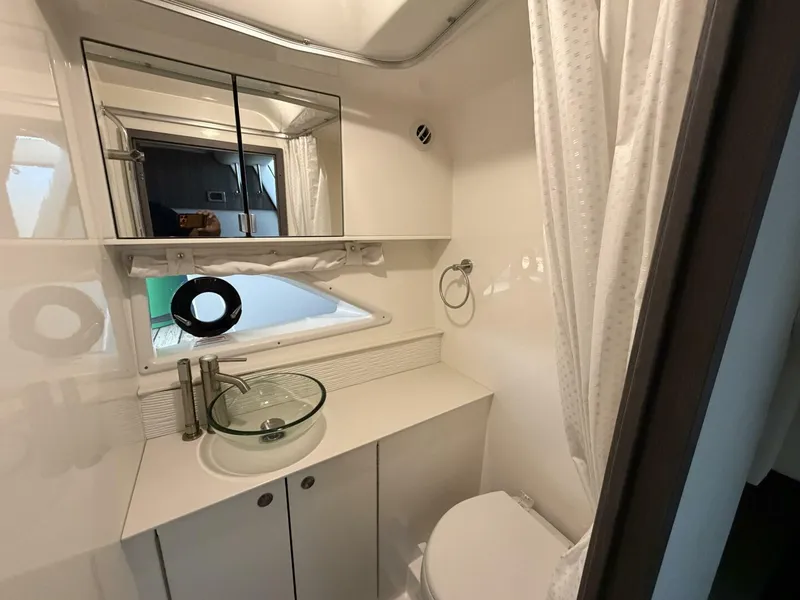 Slide: The Image of Sea Ray Sundancer 320 2023 - 18