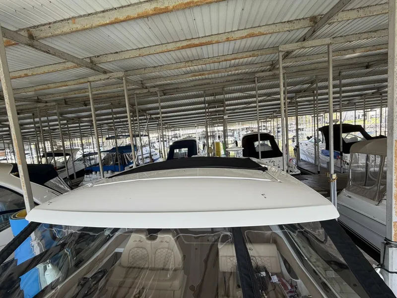 Slide: The Image of Sea Ray Sundancer 320 2023 - 22
