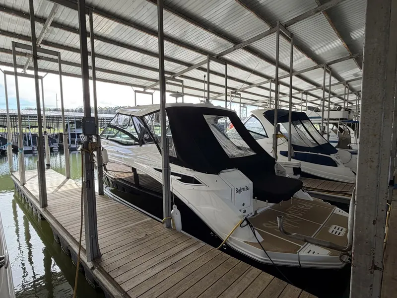 Slide: The Image of Sea Ray Sundancer 320 2023 - 24