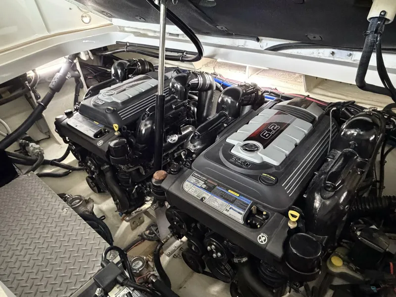 Slide: The Image of Sea Ray Sundancer 320 2023 - 25