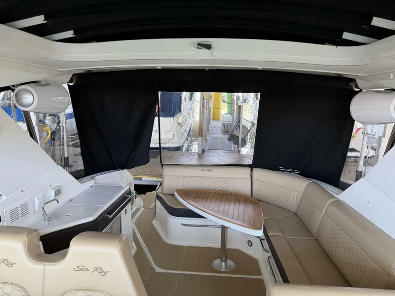 Slide: The Image of Sea Ray Sundancer 320 2023 - 7