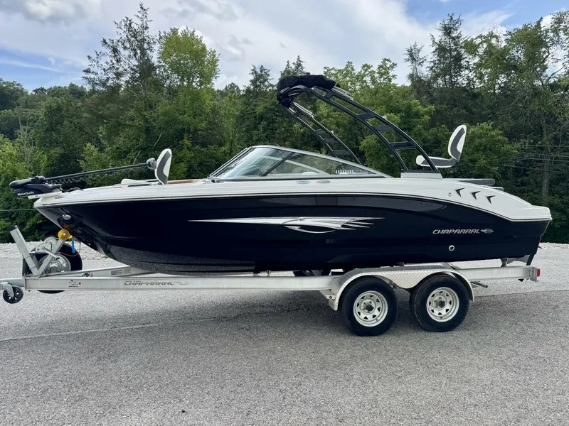 Slide: The Image of Chaparral 21 SSi Ski & Fish 2023 - 12