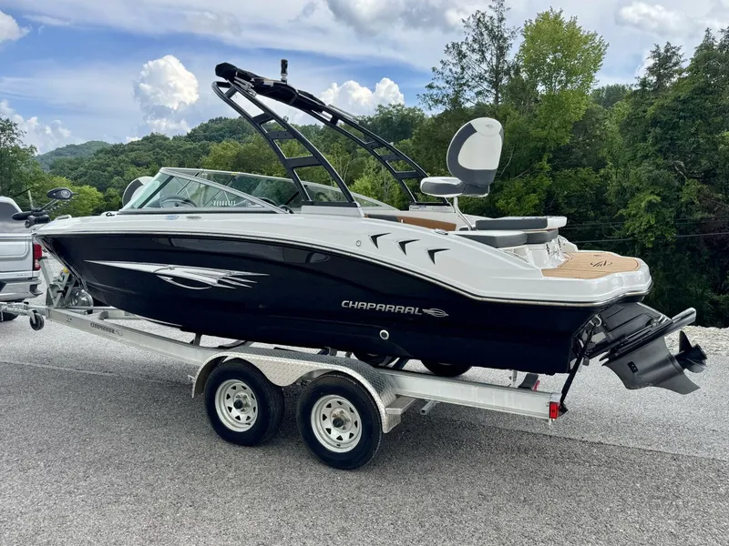 Slide: The Image of Chaparral 21 SSi Ski & Fish 2023 - 13