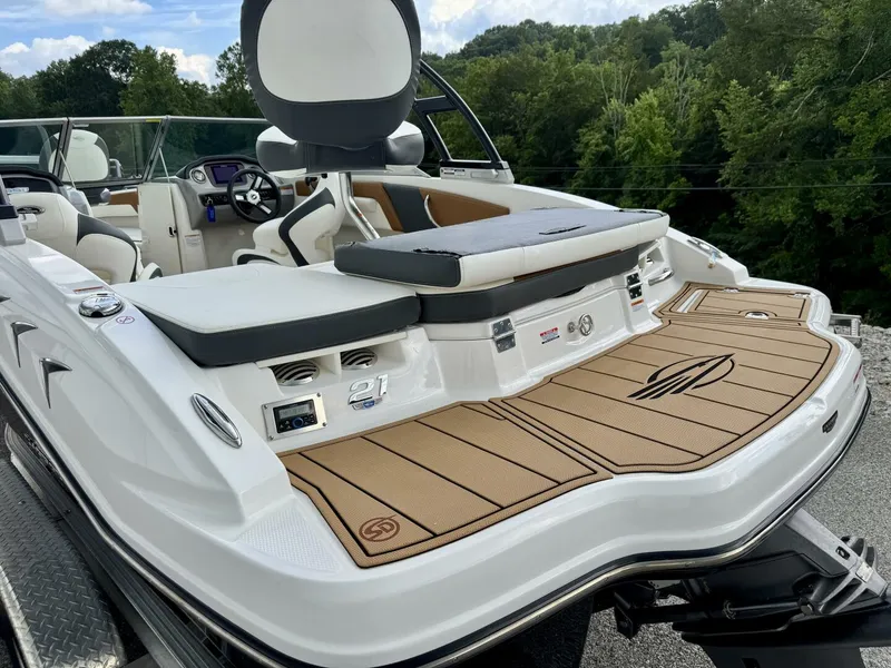 Slide: The Image of Chaparral 21 SSi Ski & Fish 2023 - 17