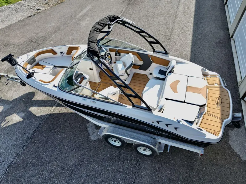 Slide: The Image of Chaparral 21 SSi Ski & Fish 2023 - 2