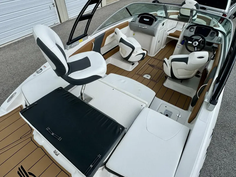 Slide: The Image of Chaparral 21 SSi Ski & Fish 2023 - 20