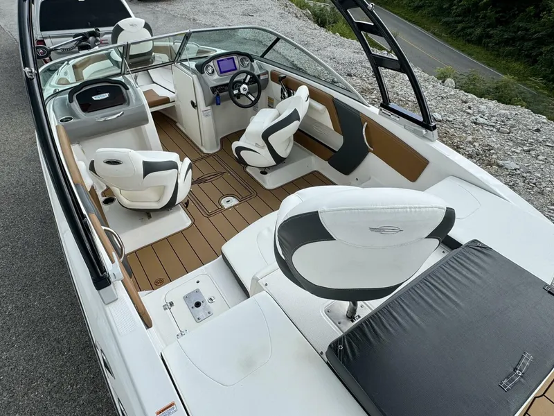 Slide: The Image of Chaparral 21 SSi Ski & Fish 2023 - 21