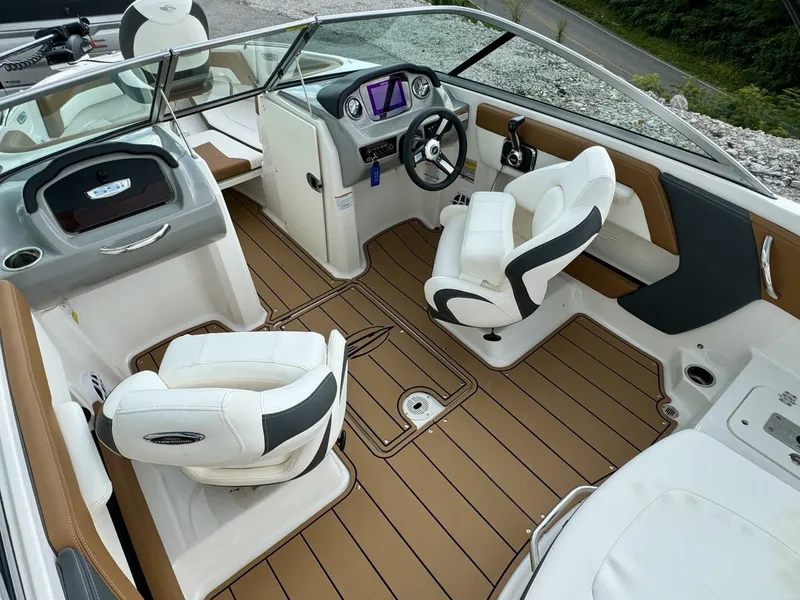 Slide: The Image of Chaparral 21 SSi Ski & Fish 2023 - 23