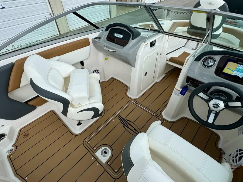 Slide: The Image of Chaparral 21 SSi Ski & Fish 2023 - 32