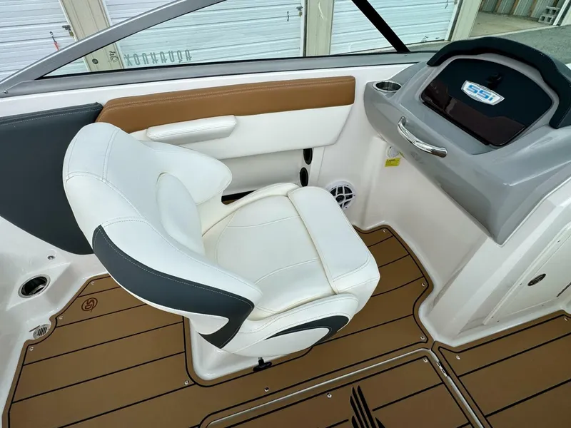 Slide: The Image of Chaparral 21 SSi Ski & Fish 2023 - 33
