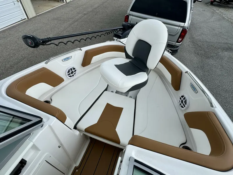 Slide: The Image of Chaparral 21 SSi Ski & Fish 2023 - 45