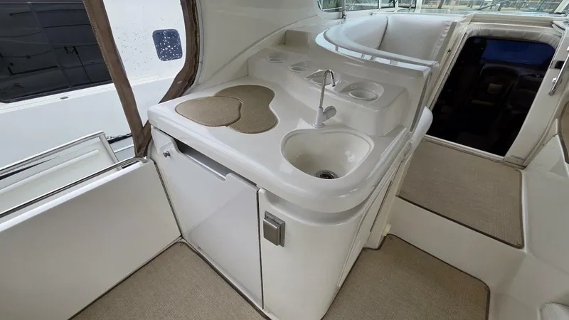 Slide: The Image of Cruisers 4450 Express Motor Yacht 2000 - 14