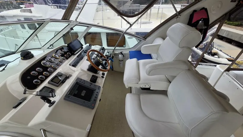 Slide: The Image of Cruisers 4450 Express Motor Yacht 2000 - 17