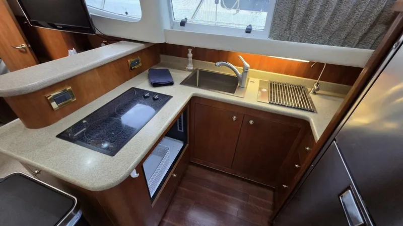 Slide: The Image of Cruisers 4450 Express Motor Yacht 2000 - 39