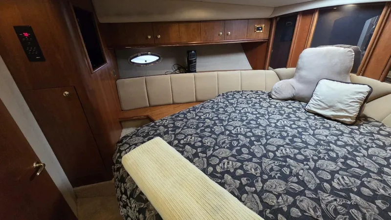 Slide: The Image of Cruisers 4450 Express Motor Yacht 2000 - 49