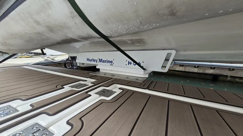 Slide: The Image of Cruisers 4450 Express Motor Yacht 2000 - 5