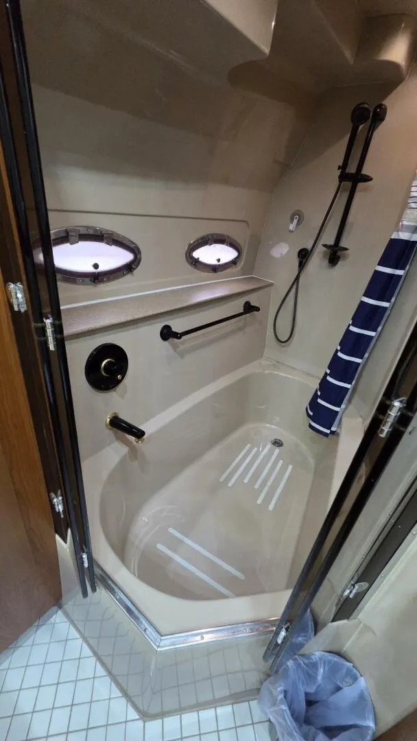 Slide: The Image of Cruisers 4450 Express Motor Yacht 2000 - 58