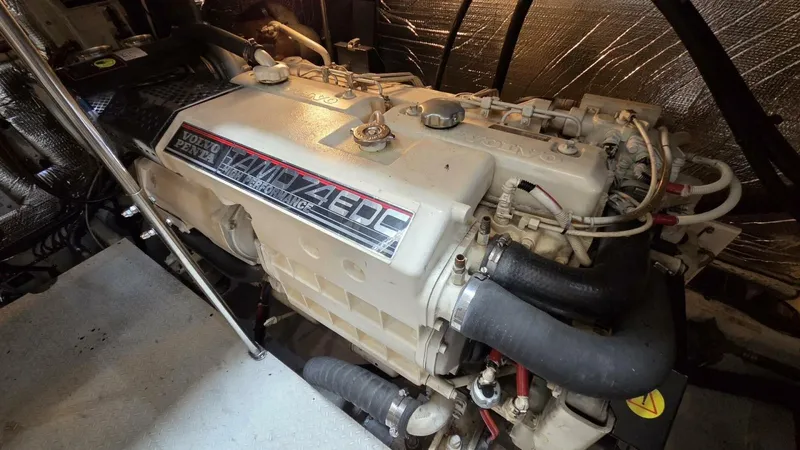 Slide: The Image of Cruisers 4450 Express Motor Yacht 2000 - 67