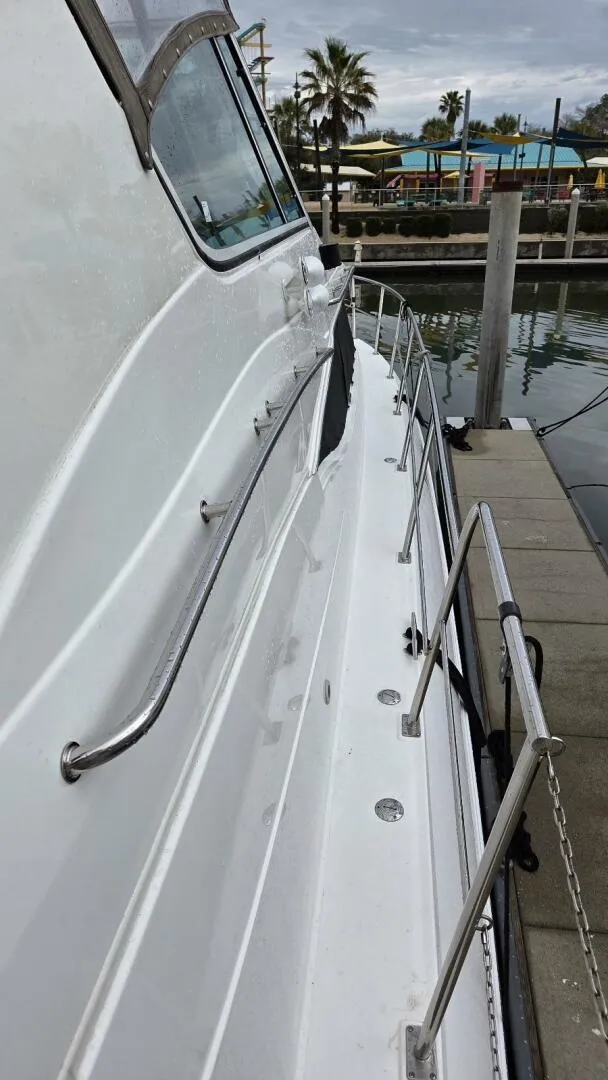 Slide: The Image of Cruisers 4450 Express Motor Yacht 2000 - 7