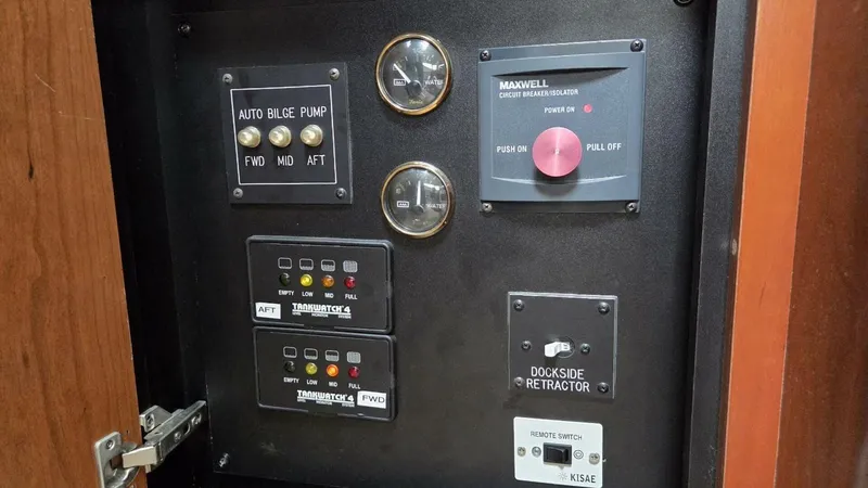 Slide: The Image of Cruisers 4450 Express Motor Yacht 2000 - 70