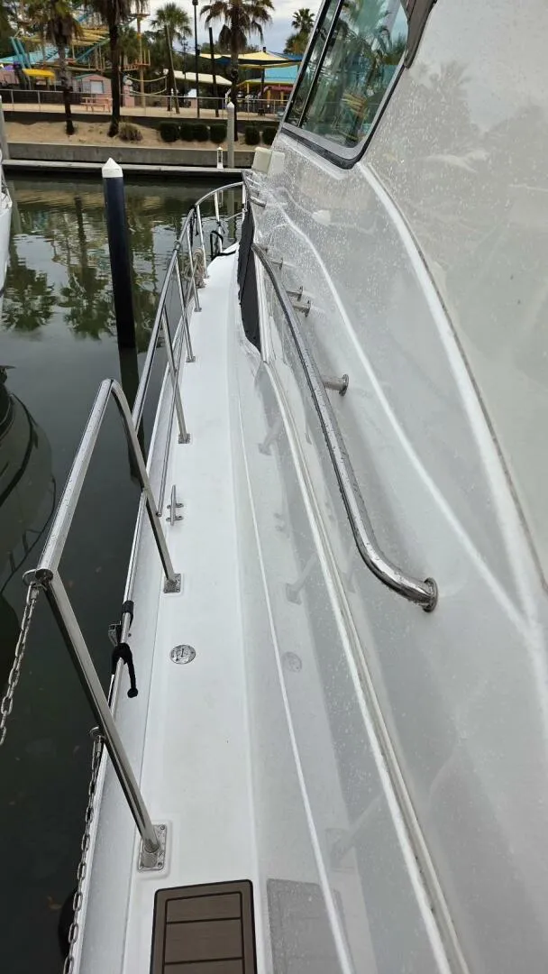 Slide: The Image of Cruisers 4450 Express Motor Yacht 2000 - 8
