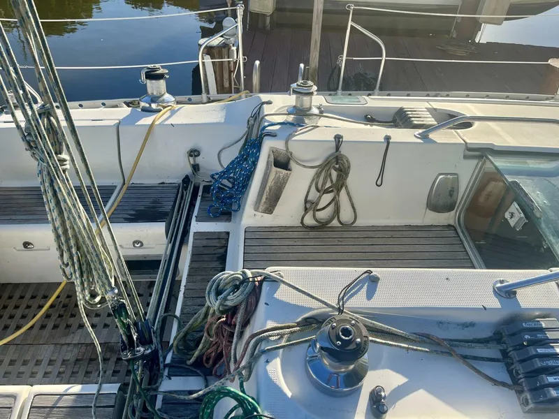 Slide: The Image of Beneteau 1990 - 10
