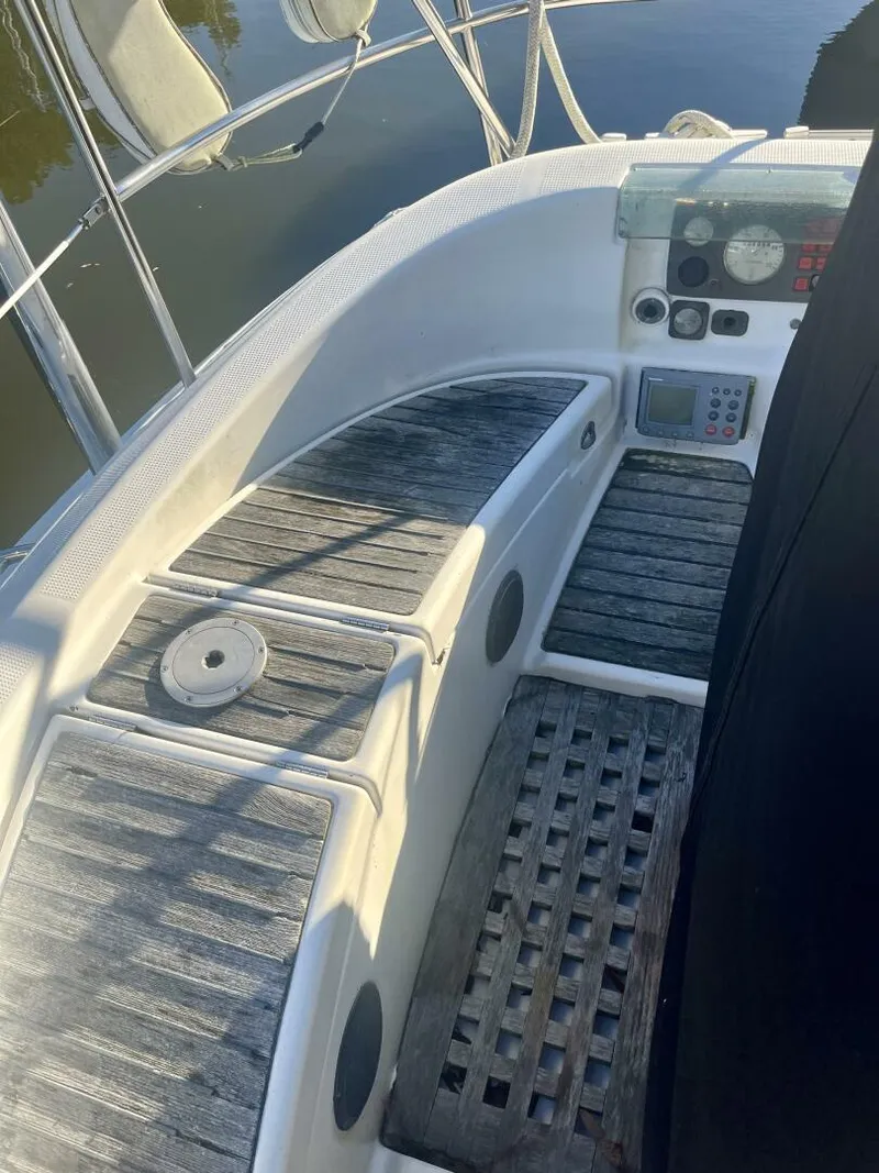 Slide: The Image of Beneteau 1990 - 11