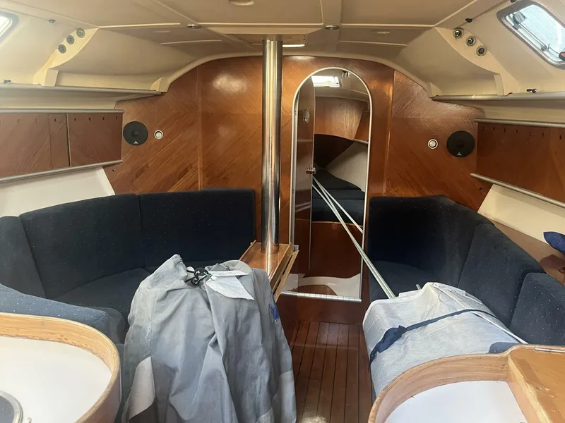 Slide: The Image of Beneteau 1990 - 20