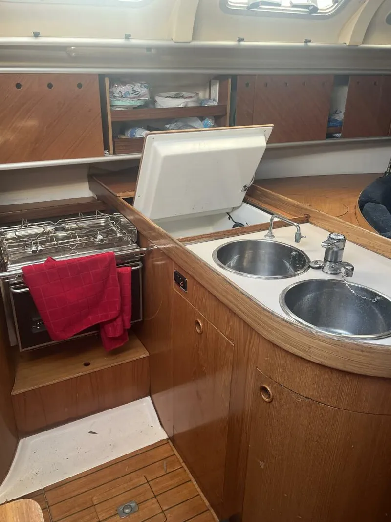 Slide: The Image of Beneteau 1990 - 22