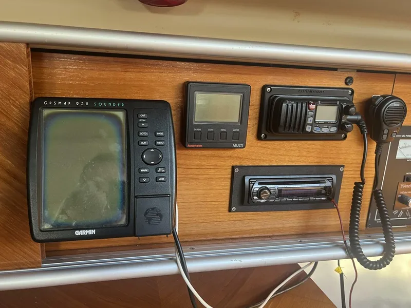 Slide: The Image of Beneteau 1990 - 23