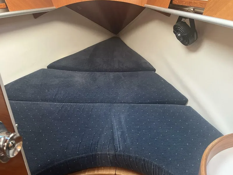 Slide: The Image of Beneteau 1990 - 25