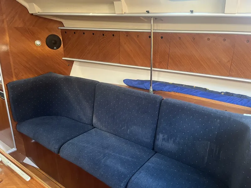 Slide: The Image of Beneteau 1990 - 27