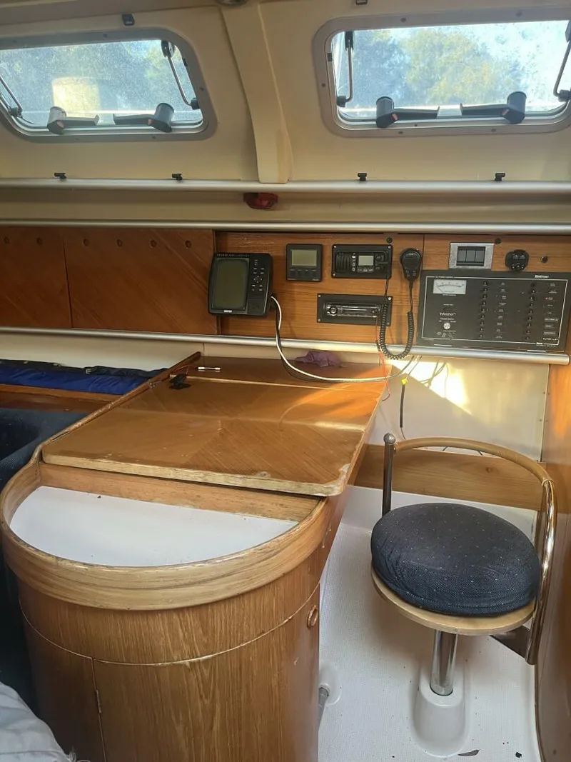 Slide: The Image of Beneteau 1990 - 28