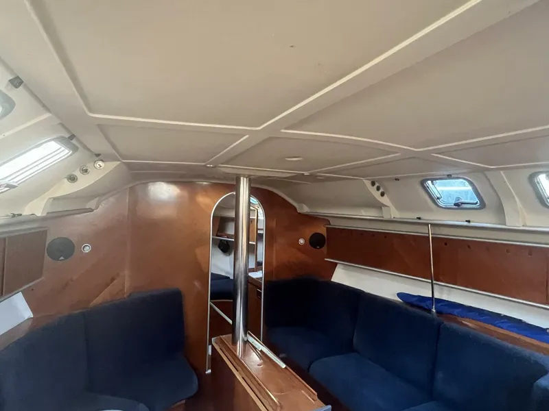 Slide: The Image of Beneteau 1990 - 29