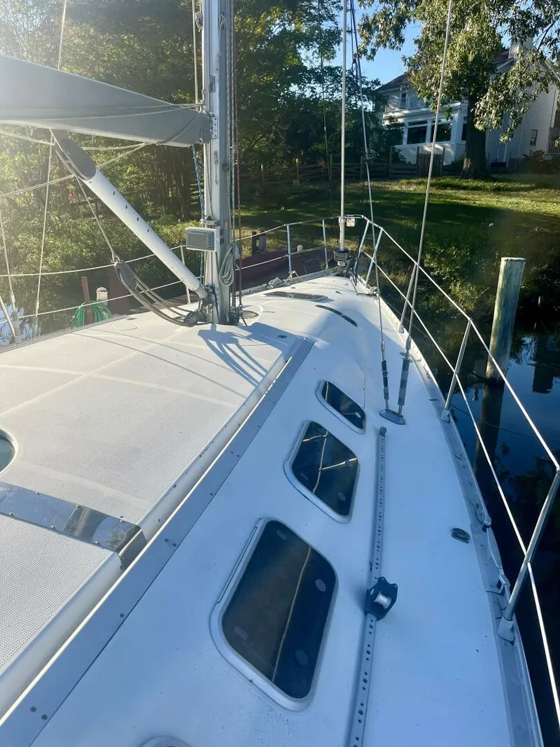 Slide: The Image of Beneteau 1990 - 3