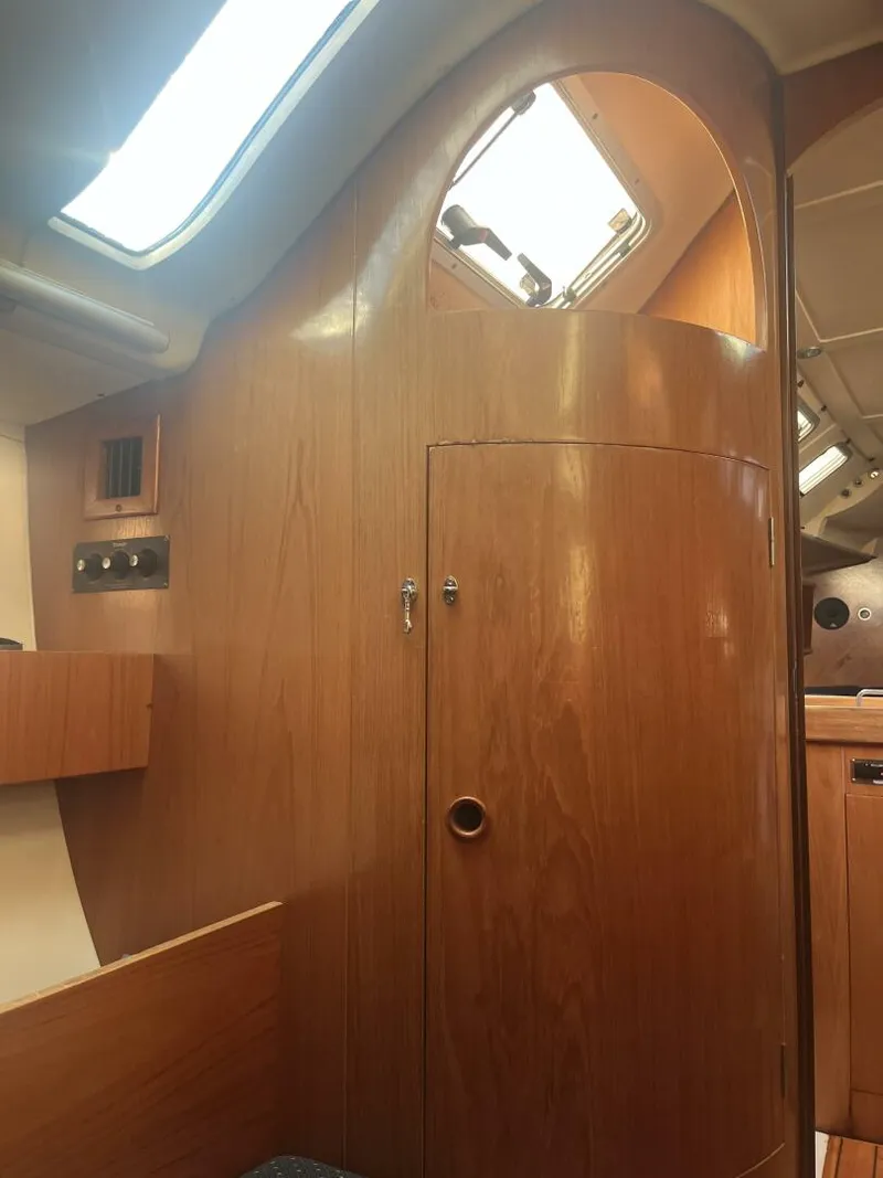 Slide: The Image of Beneteau 1990 - 32