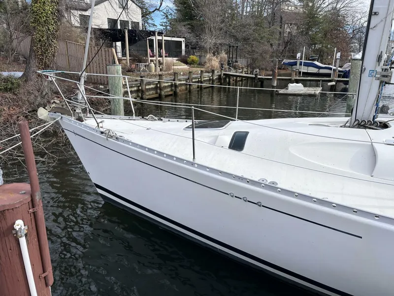 Slide: The Image of Beneteau 1990 - 4