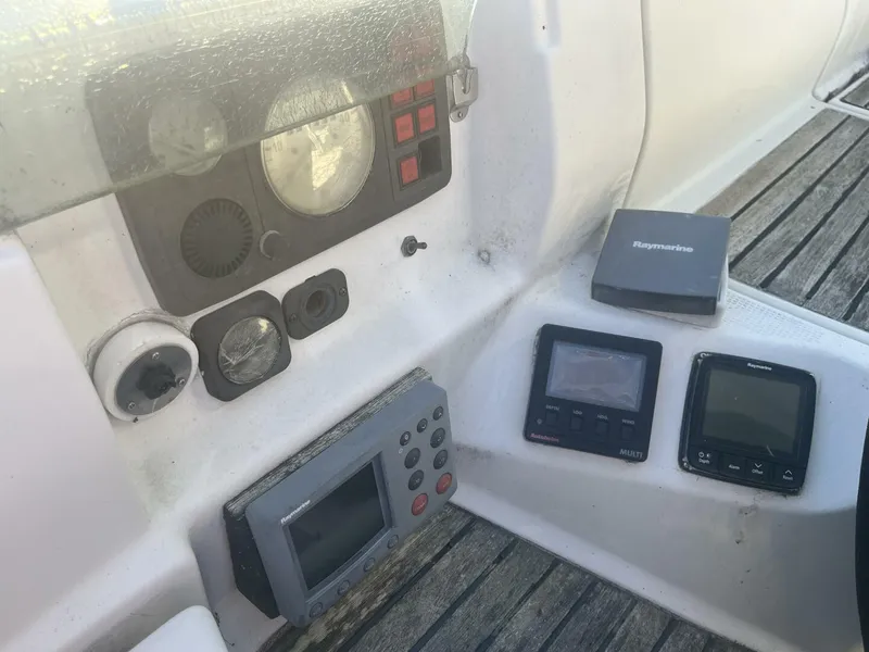 Slide: The Image of Beneteau 1990 - 40