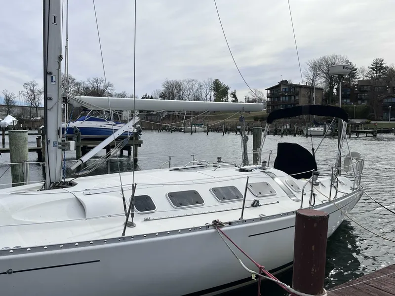Slide: The Image of Beneteau 1990 - 5