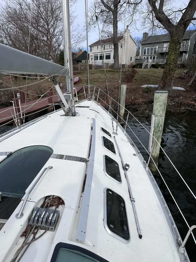 Slide: The Image of Beneteau 1990 - 6