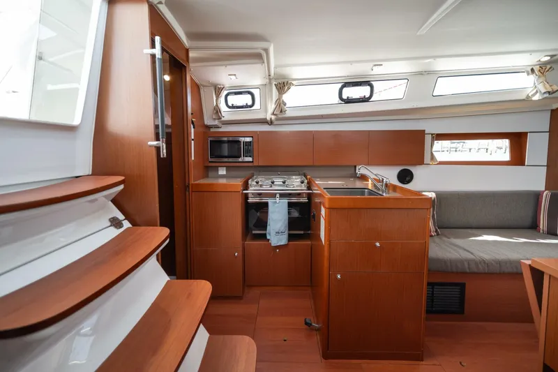 Slide: The Image of Beneteau Oceanis 38.1 2019 - 44