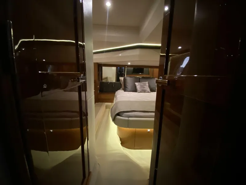 Slide: The Image of Sea Ray 510 FLY 2016 - 25