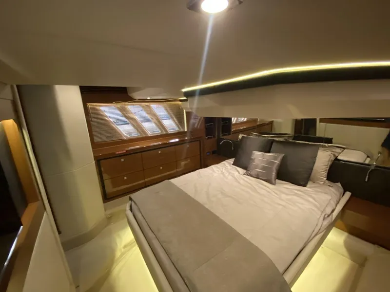 Slide: The Image of Sea Ray 510 FLY 2016 - 28