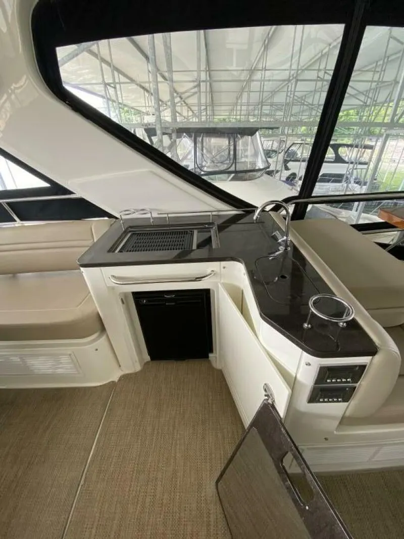 Slide: The Image of Sea Ray 510 FLY 2016 - 42