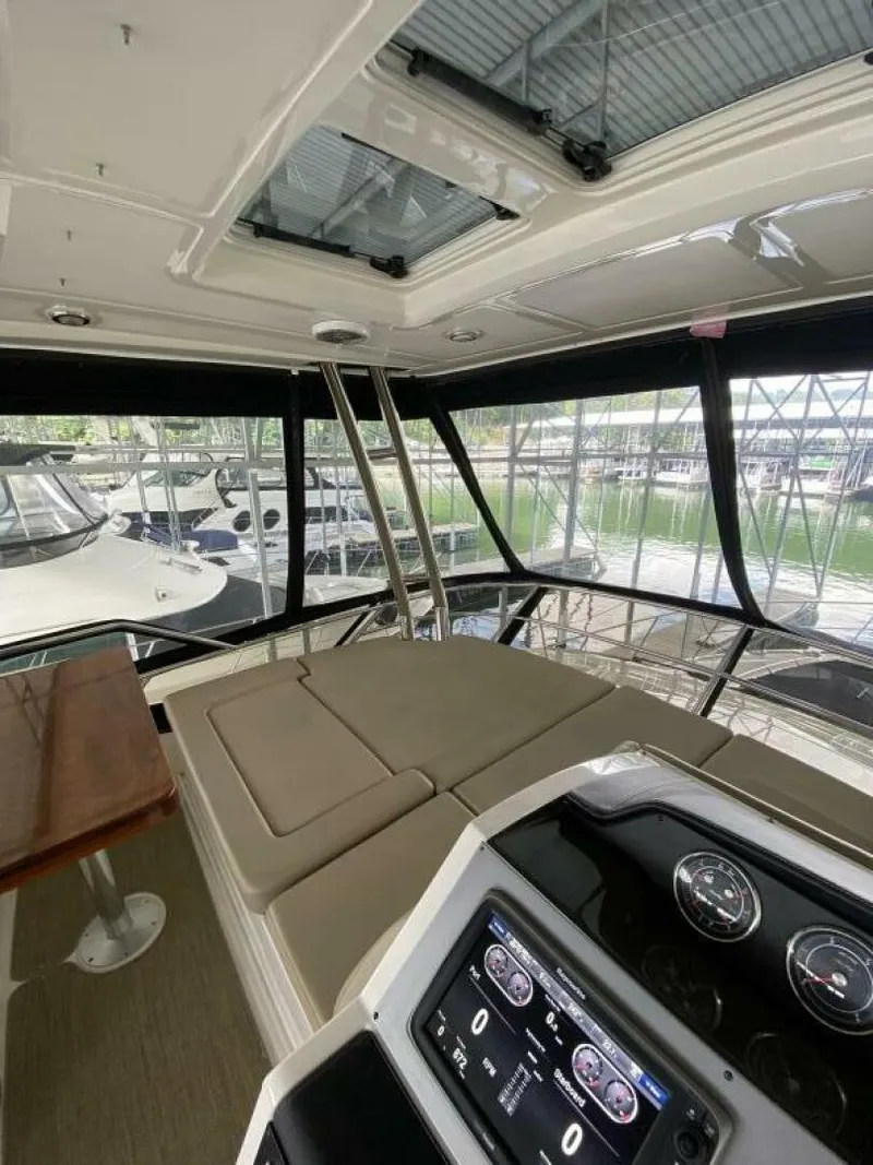 Slide: The Image of Sea Ray 510 FLY 2016 - 44