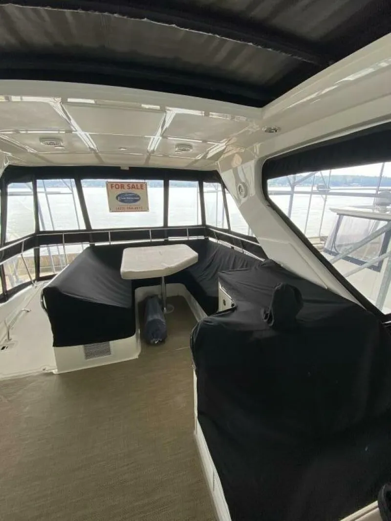 Slide: The Image of Sea Ray 510 FLY 2016 - 48