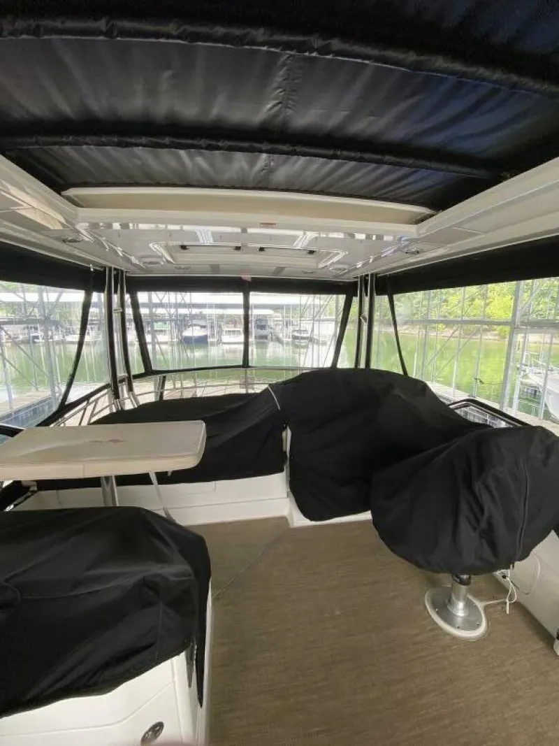 Slide: The Image of Sea Ray 510 FLY 2016 - 49
